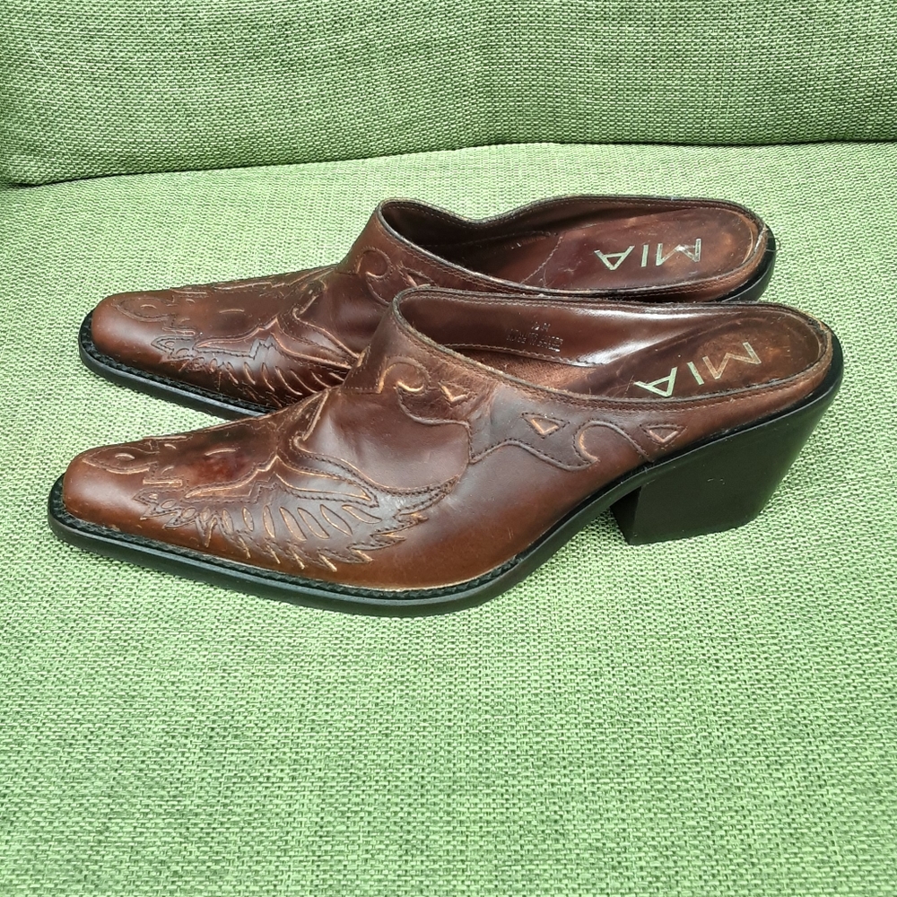 Mia leather western style pointed toe mule.